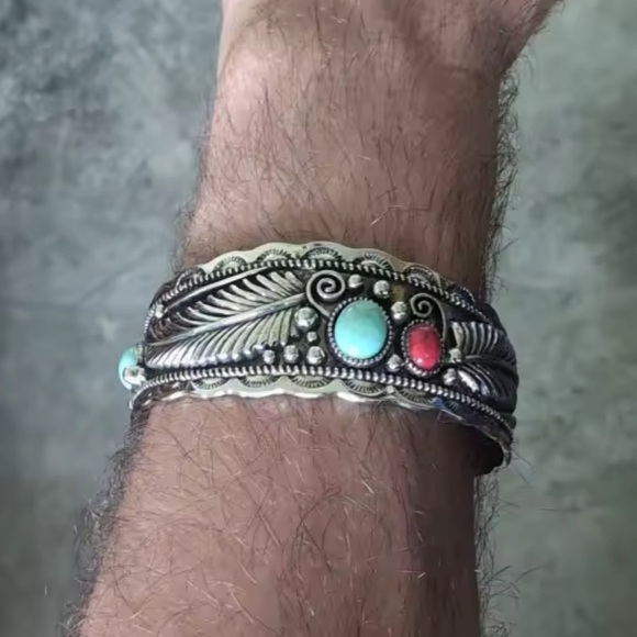 Vintage Retro Silver Feather Cuff Bracelet - Picture 3 of 4